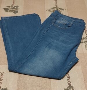 Women’s Boot Cut Jeans in Medium Blue